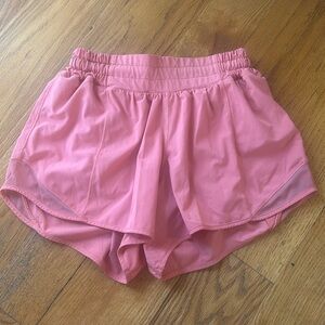 Lululemon Hotty Hot-Low rise (Raspberry Cream) size 4 (4inch)